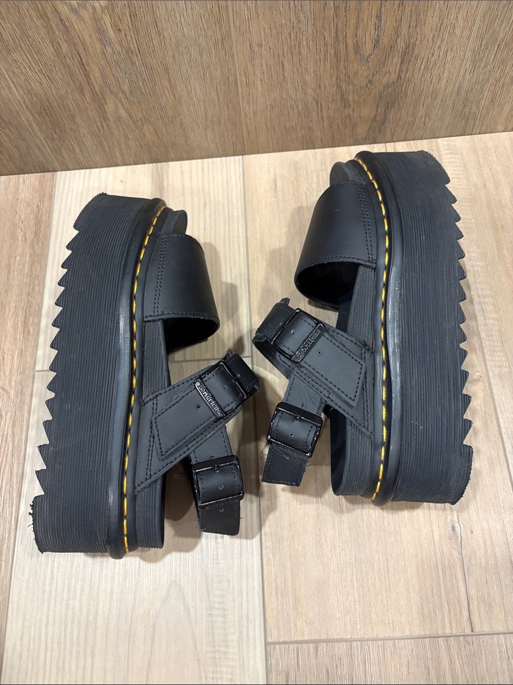Dr. Martens Voss Quad Platform Buckle Sandal Hydro Leather Black JY004 size 7 - Picture 9 of 11